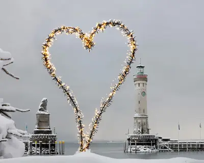 Hafeneinfahrt von Lindau bodensee im Winter