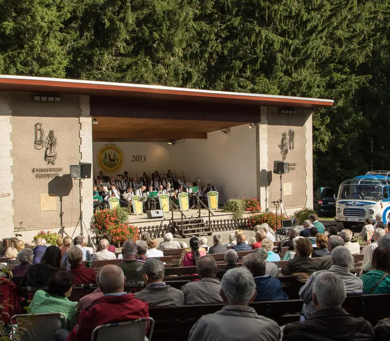 Zum Frühkonzert nach Finsterbergen